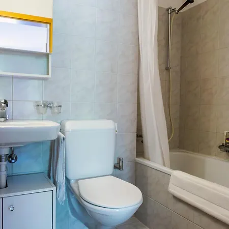 Charming Chalet, Pool & Sauna In