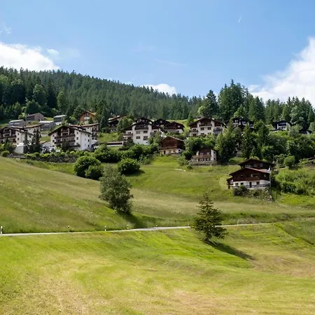 Apartment Charming Chalet, Pool & Sauna In